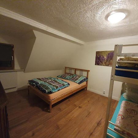 Dachgeschosswohnung In Neumuenster 2 Zimmer Eksteriør billede