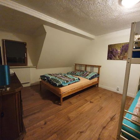 Dachgeschosswohnung In Neumuenster 2 Zimmer Eksteriør billede