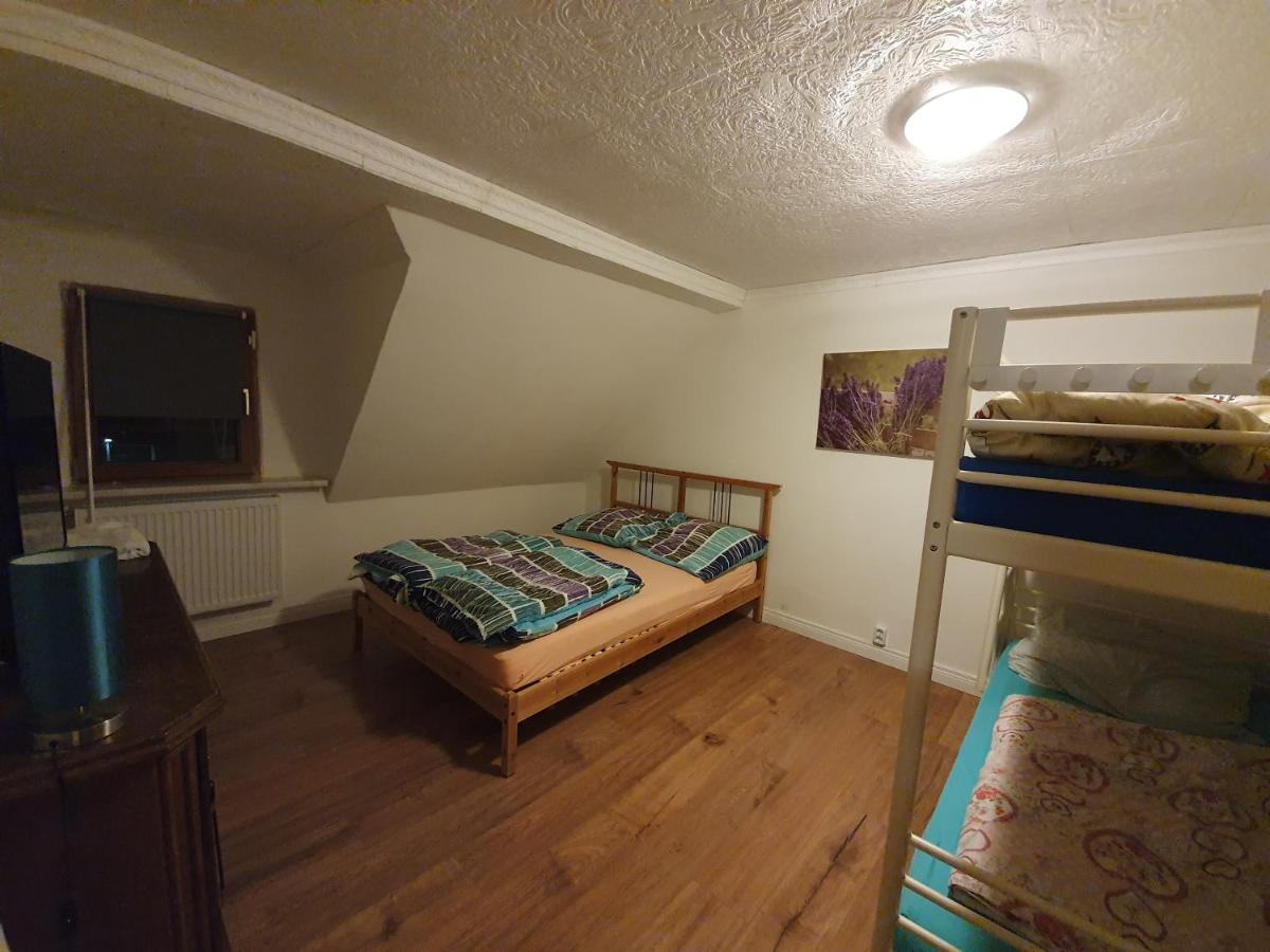 Dachgeschosswohnung In Neumuenster 2 Zimmer Eksteriør billede