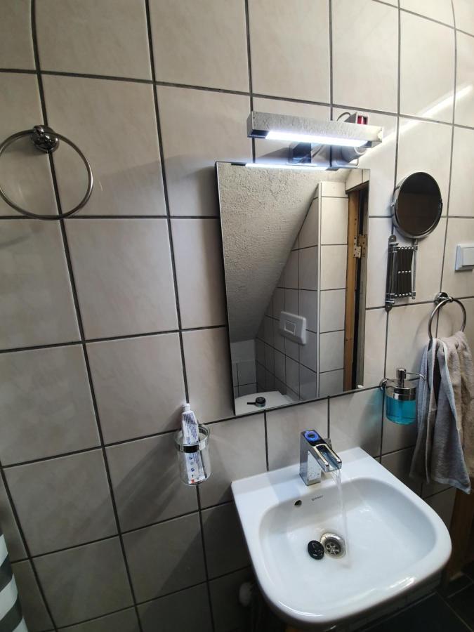 Dachgeschosswohnung In Neumuenster 2 Zimmer Eksteriør billede