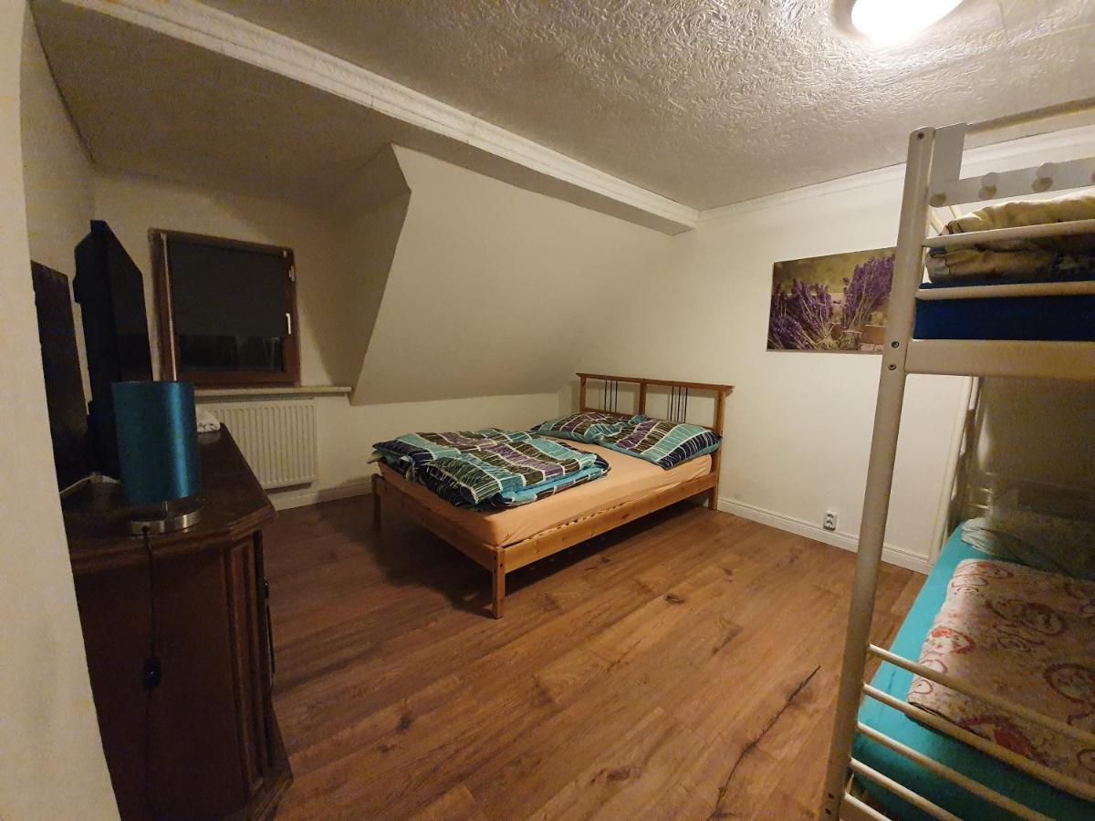 Dachgeschosswohnung In Neumuenster 2 Zimmer Eksteriør billede